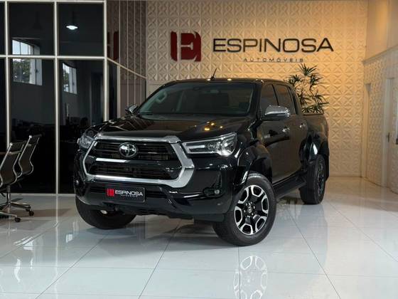 TOYOTA HILUX 2.8 D-4D TURBO DIESEL CD SRX PLUS 4X4 AUTOMÁTICO TOYOTA HILUX 2.8 D-4D TURBO DIESEL CD SRX PLUS 4X4 AUTOMÁTICO